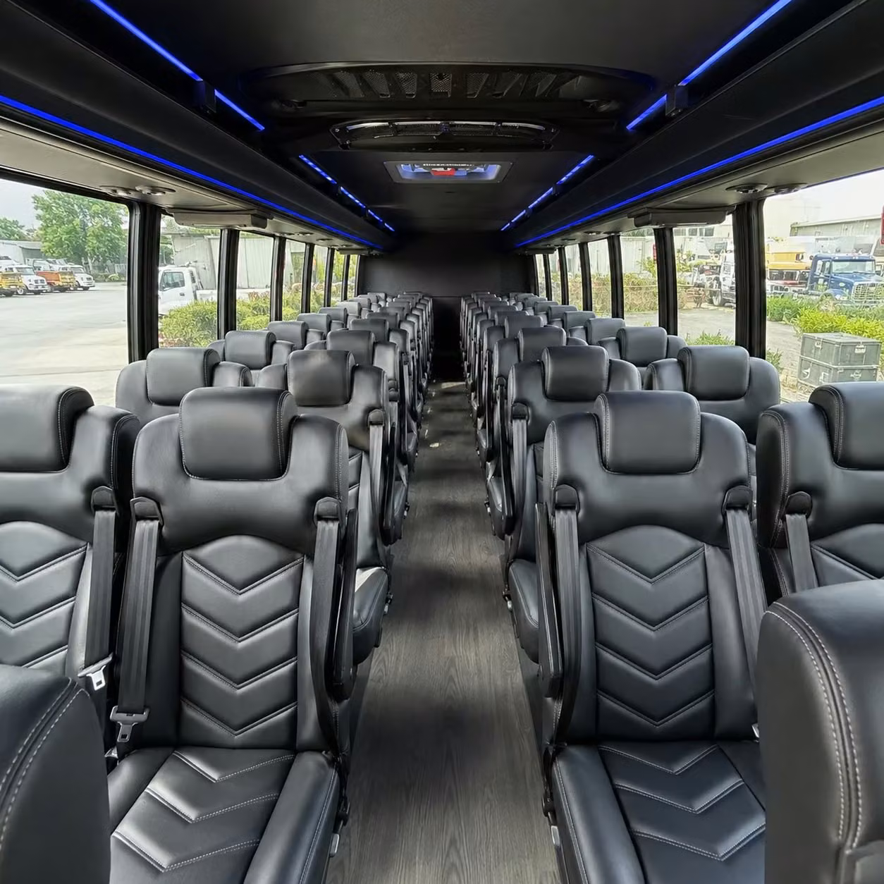 woodbridge 25 passenger minibus rental